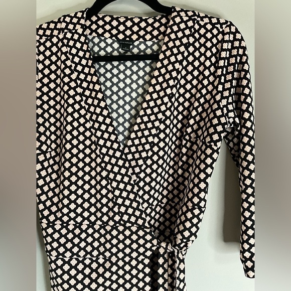 Ann Taylor Geometric Floral Print Wrap Tie Dress Size 2 - Picture 2 of 12